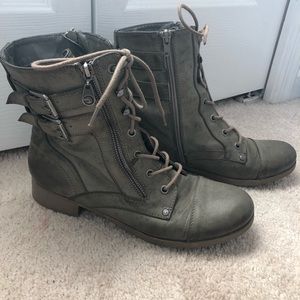 Combat boots